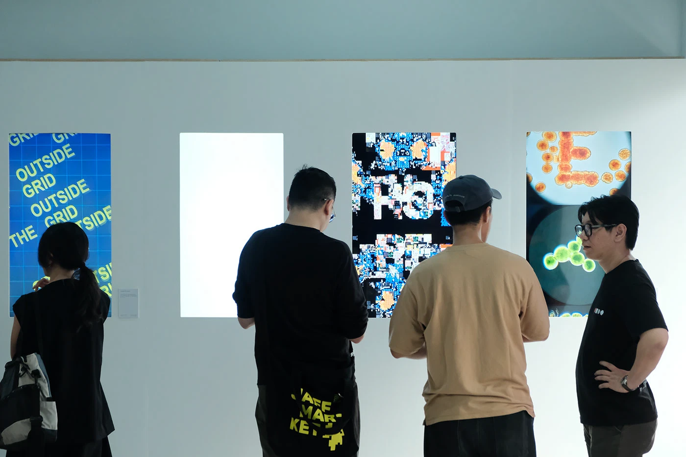 Kinetic Graphic Motion for Breaking The Barrier Exhibition