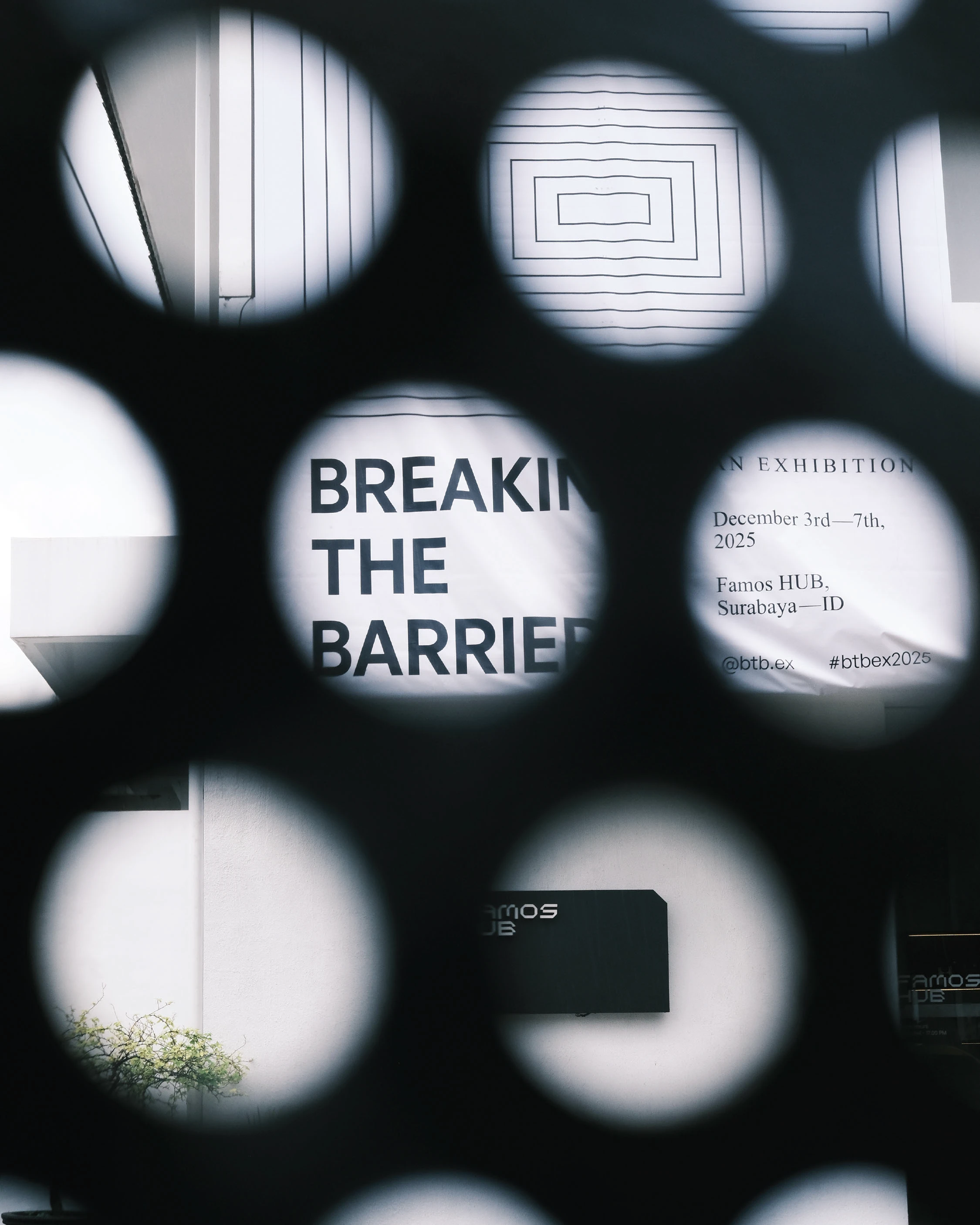 Kinetic Graphic Motion for Breaking The Barrier Exhibition
