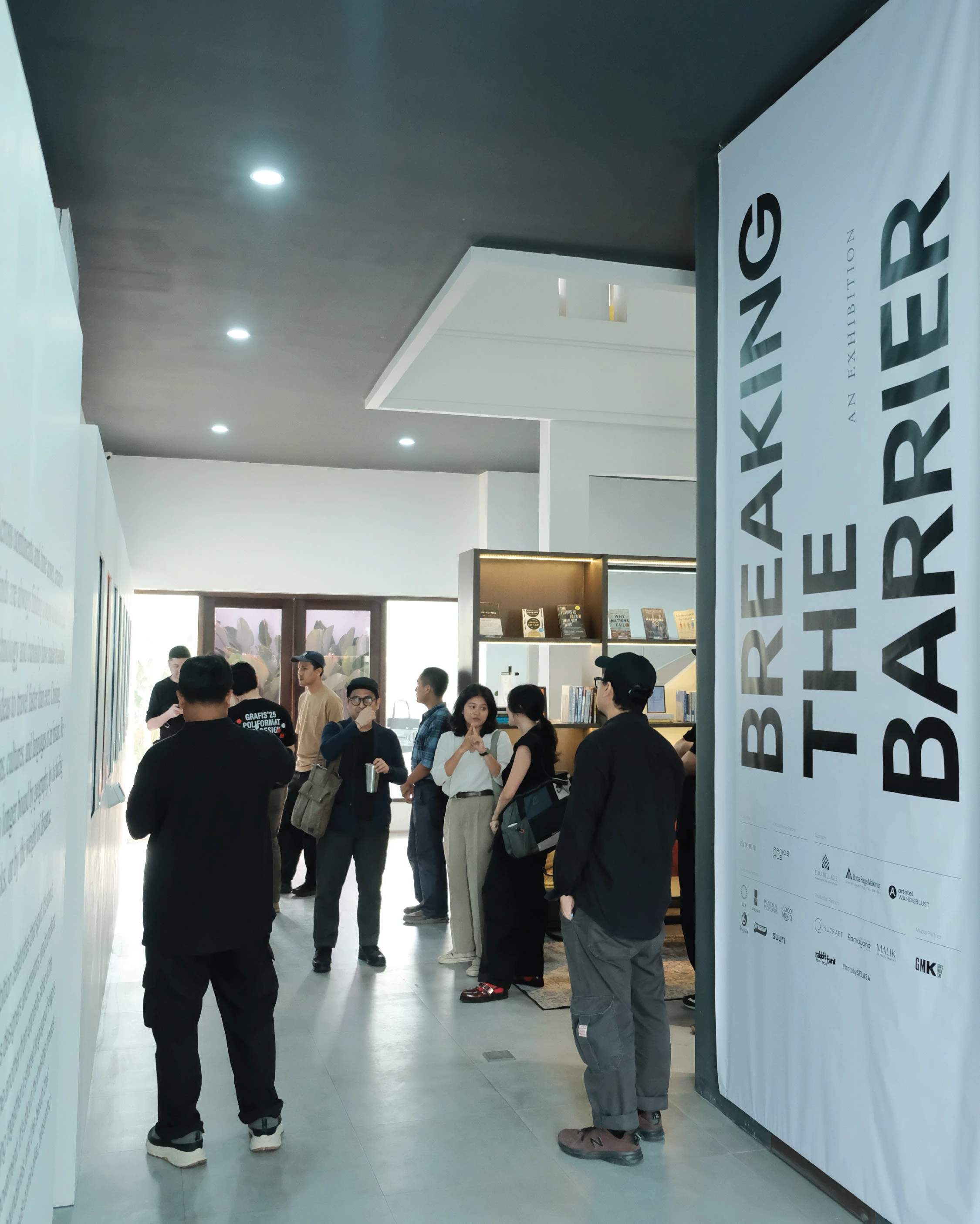 Kinetic Graphic Motion for Breaking The Barrier Exhibition