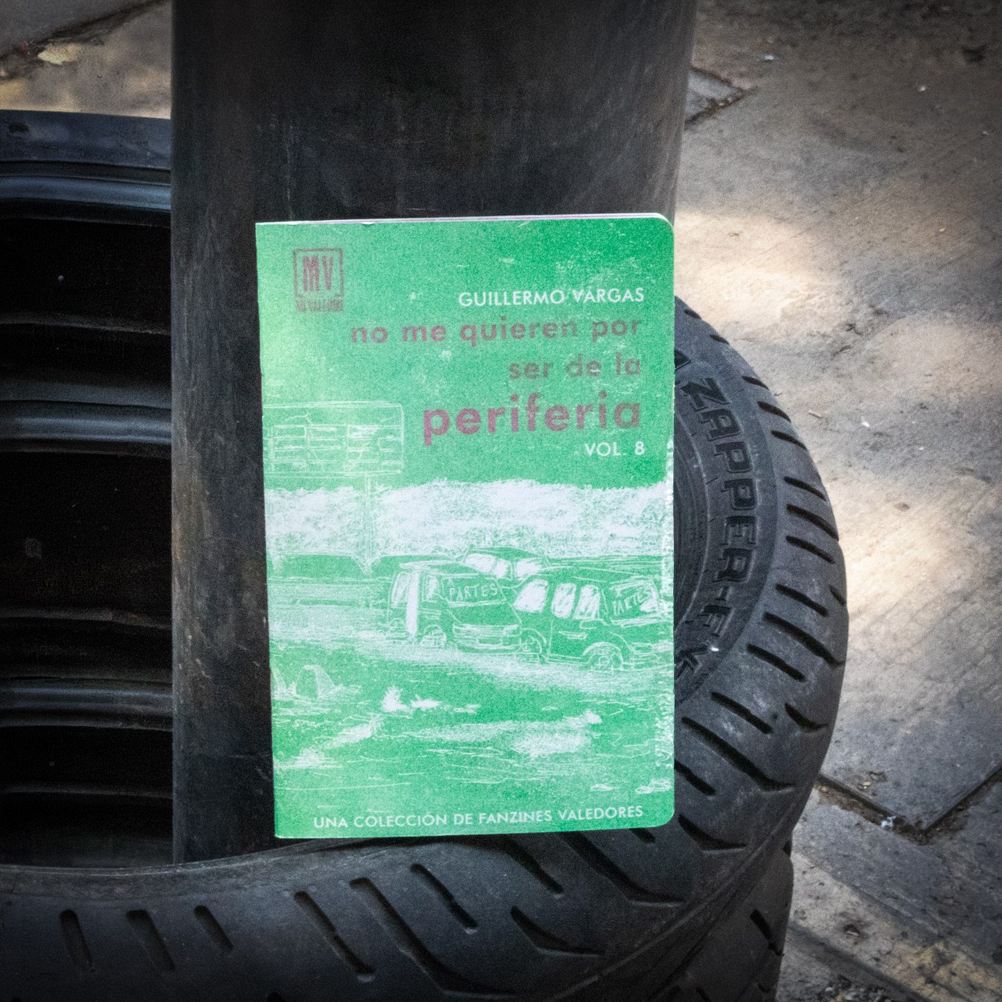Fanzine 'no me quieren por ser de la periferia' vol. 8 green cover with hand-drawn title