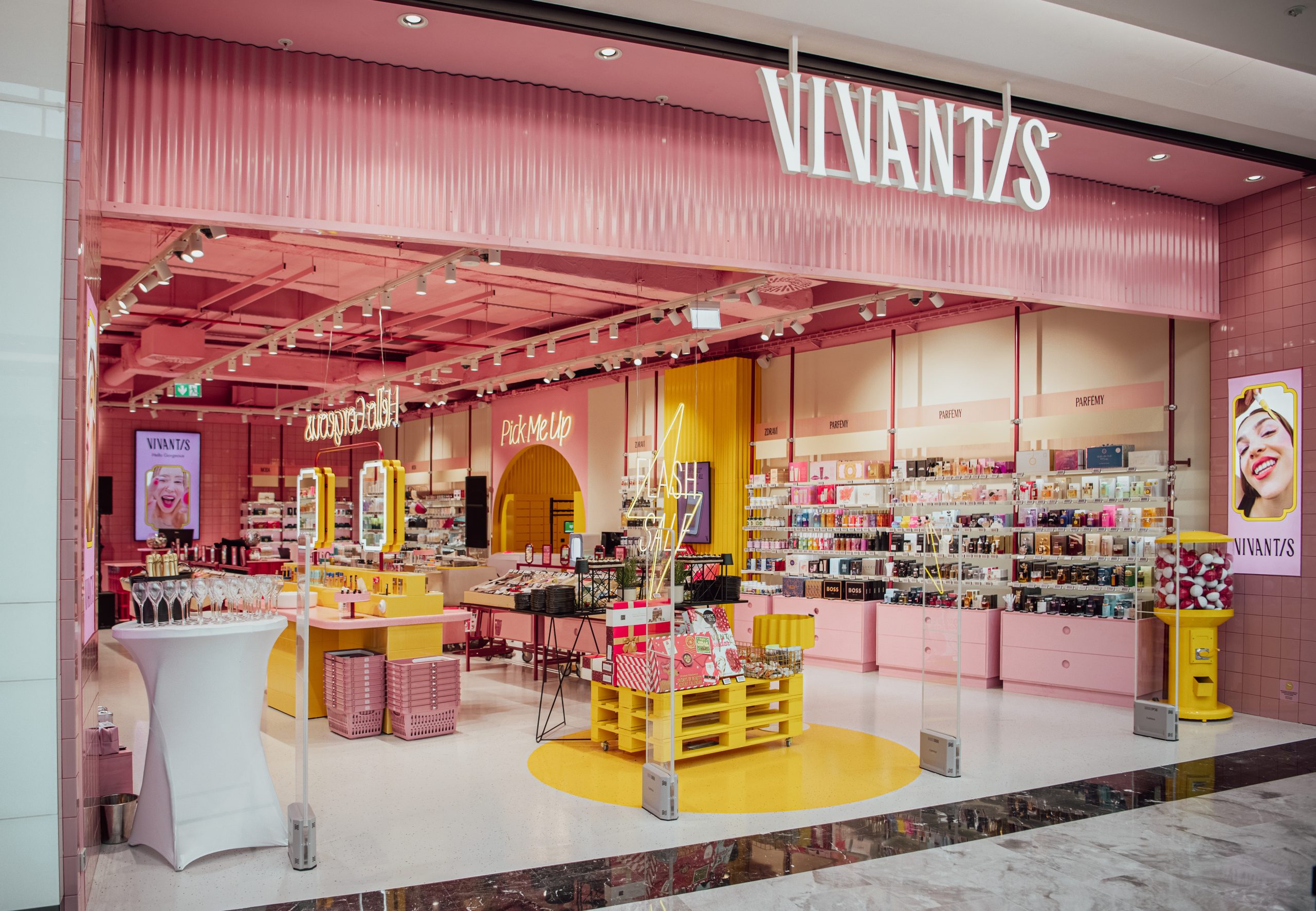 Vivantis flagship storefront