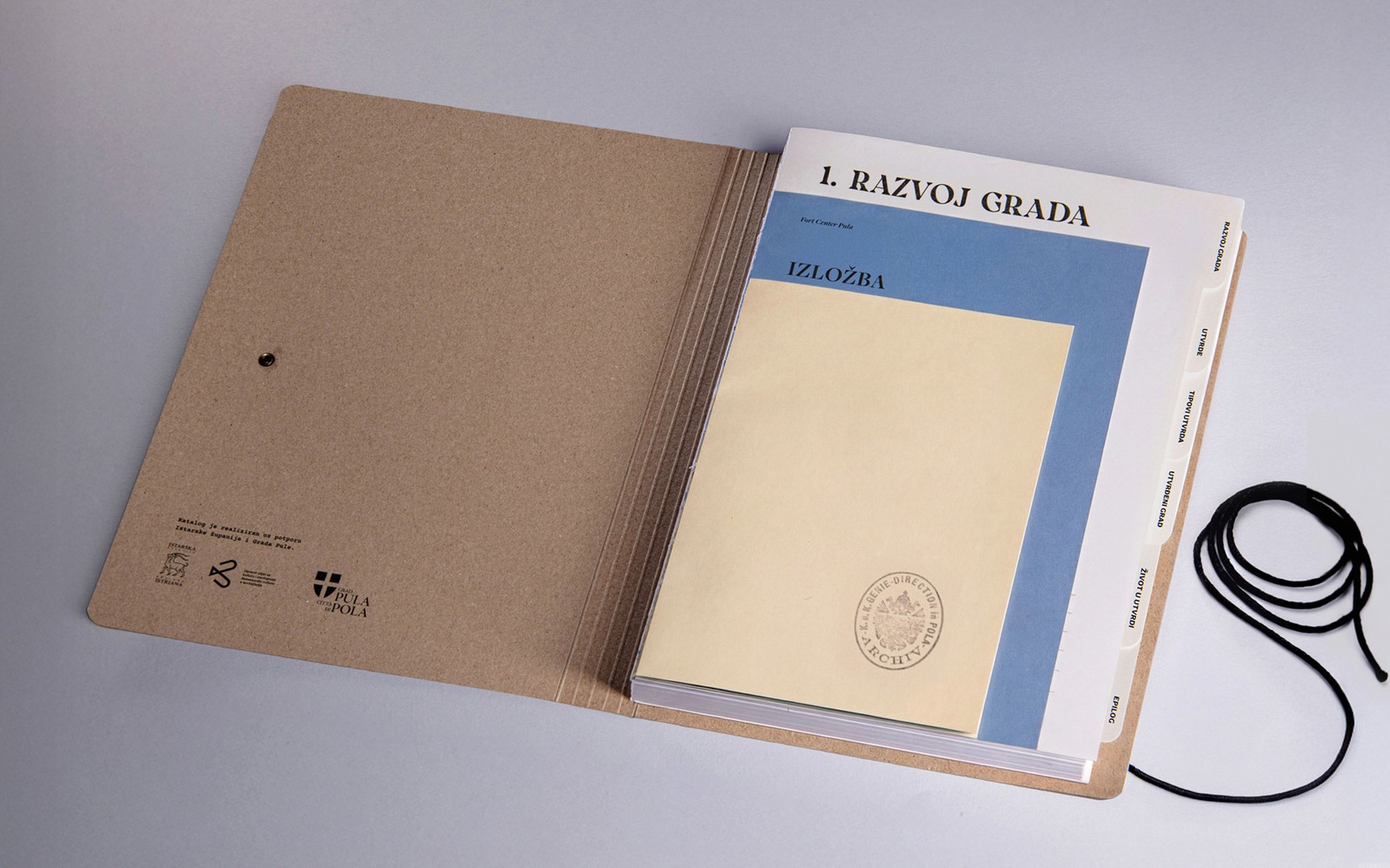 Folder opened to a tabbed divider page for the chapter Razvoj grada, with a rubber-stamped archival mark.