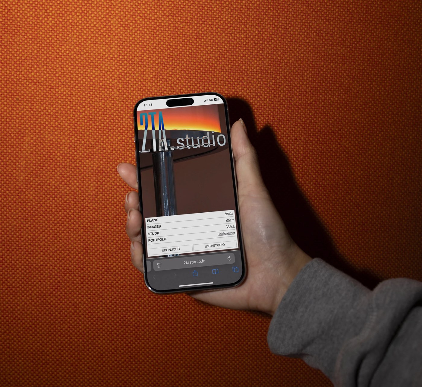 Responsive mobile interface displaying editorial design grid by Florian Cornut