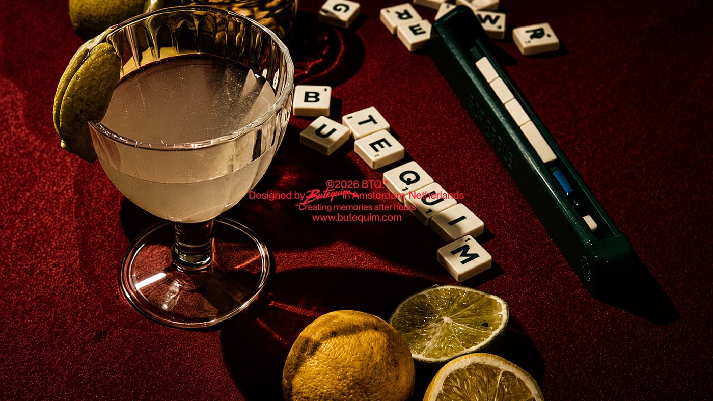 Still life of cocktail glass with lime slices and Scrabble tiles spelling Butequim in brand identity by Estúdio Lippi
