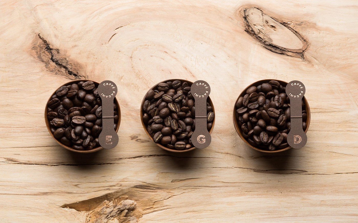 Pagani café pavel emelianov tipografía de empaque de marca de café