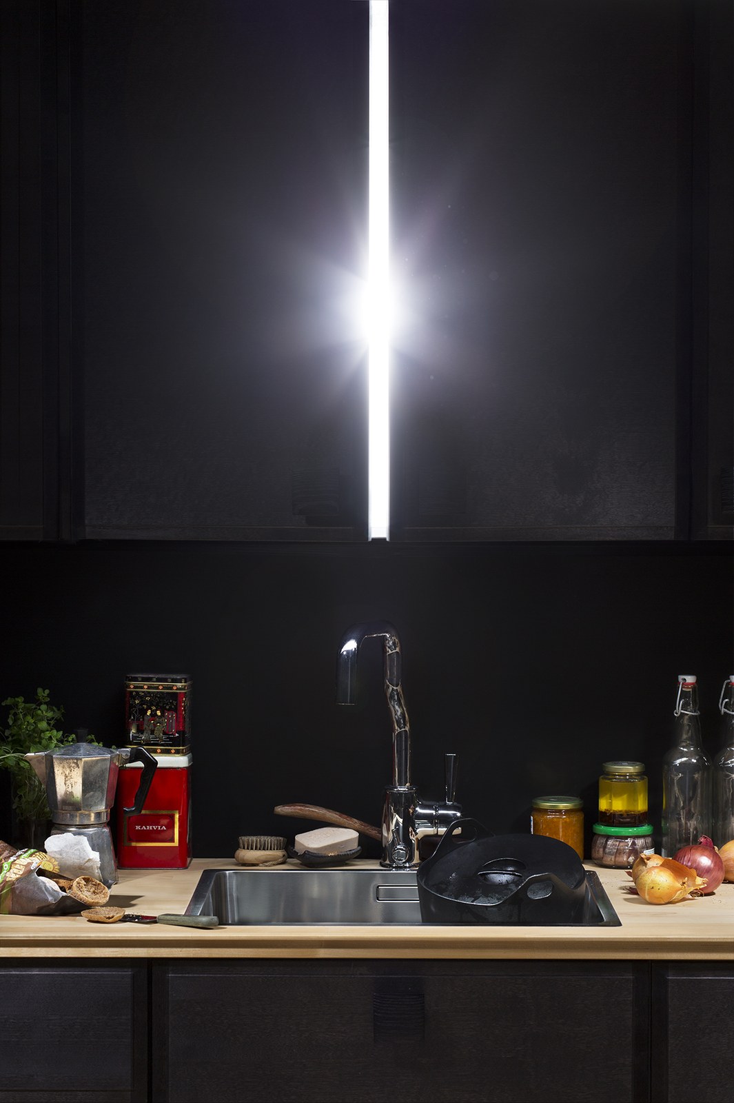 Puustelli Miinus dark wood kitchen sink counter photographed by Paavo Lehtonen and Angel Gill