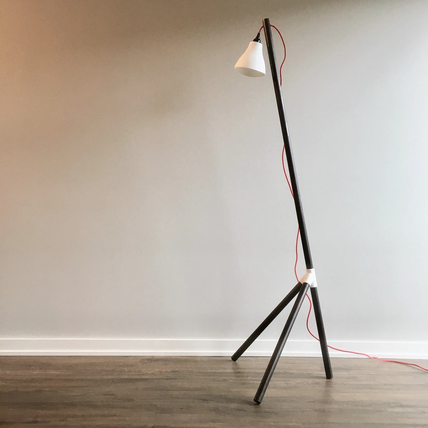 Líneas arquitectónicas y conceptos de diseño de lámparas impresas en 3D.