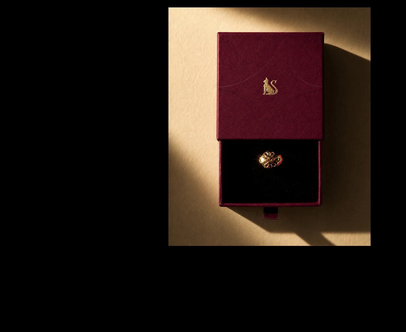 Savene jewelry brand identity showing dynamic visual layout variations
