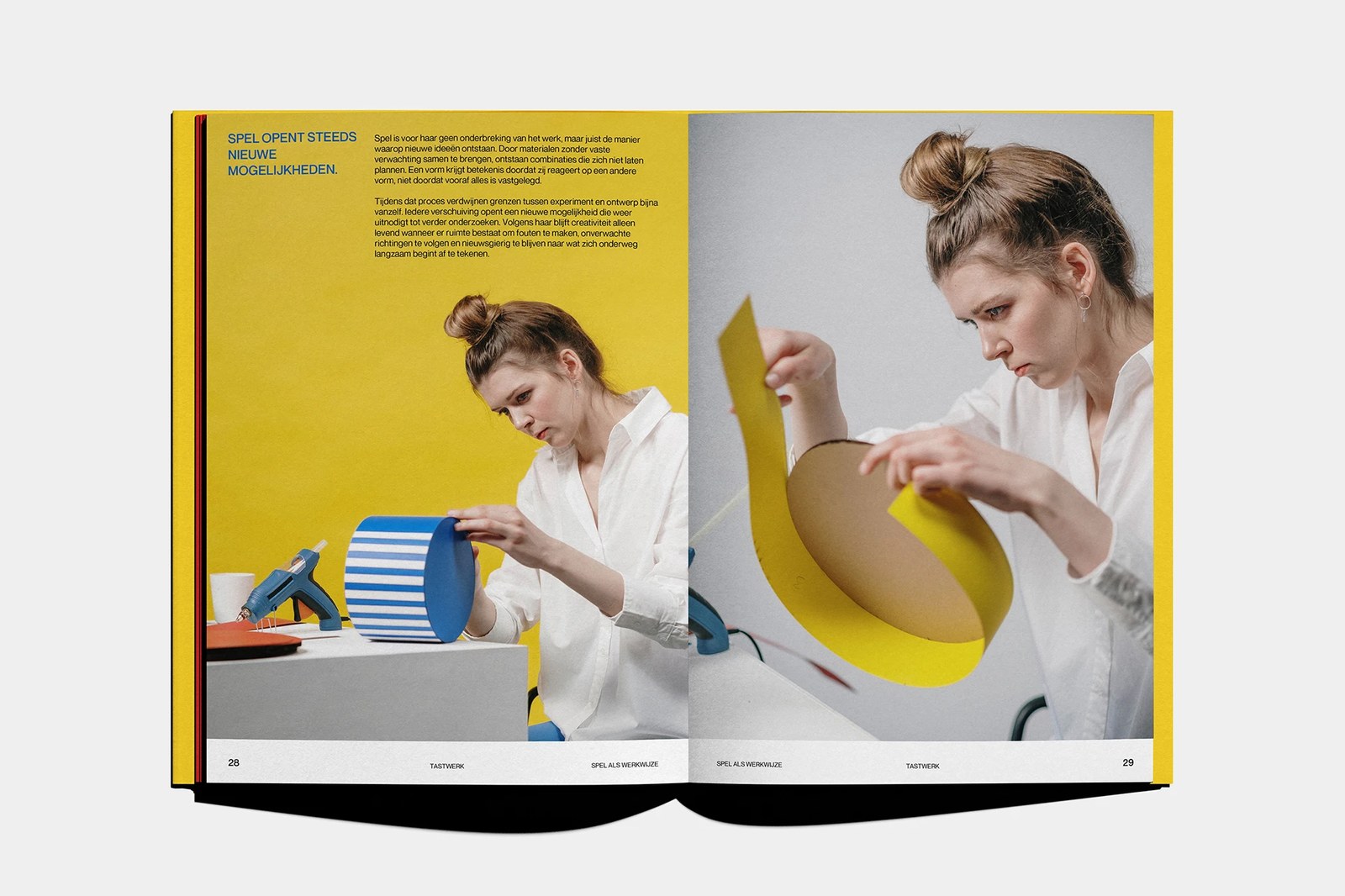 TASTWERK Tijdschrift 001 pages 28-29 editorial design spread by Wessam Hussien documenting studio material assembly and tactile print stock