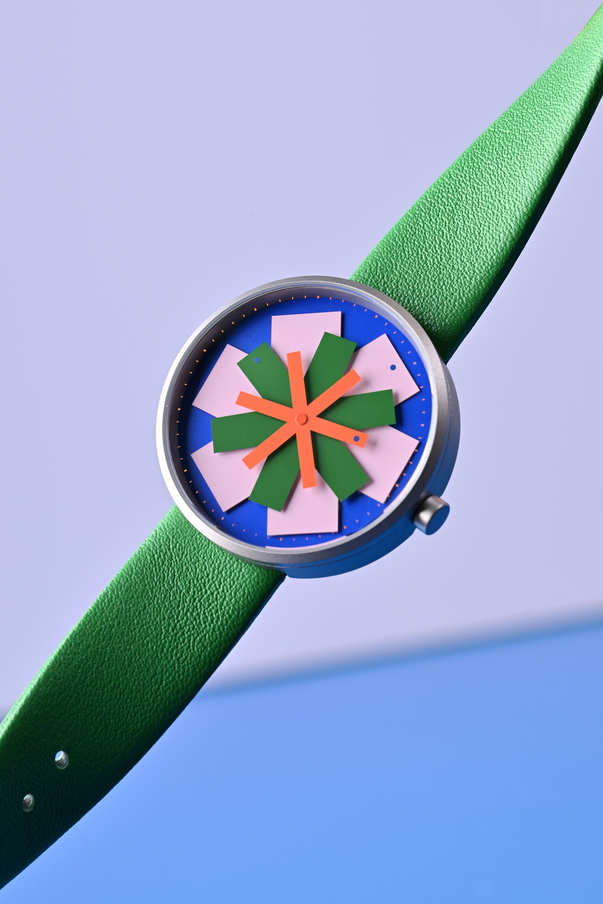 El elegante diseño del empaque para Stellar Watches presenta un patrón de estrellas lineales a juego.