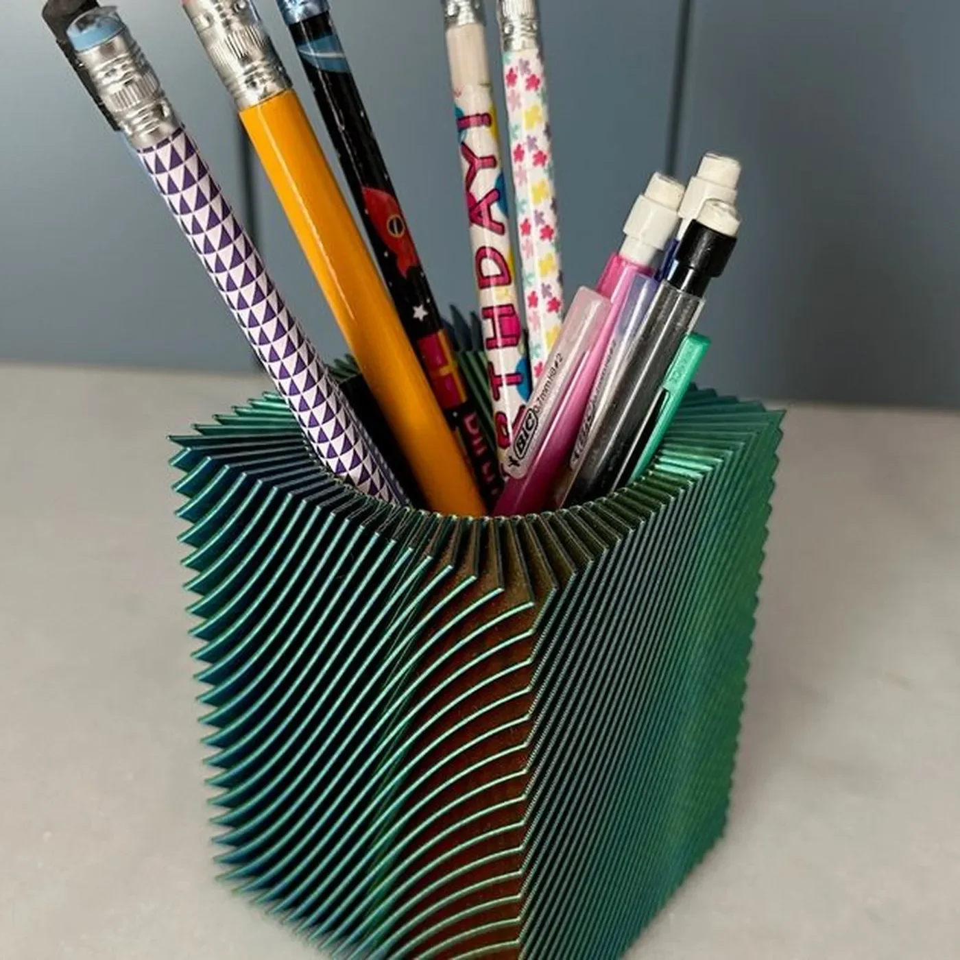 3D printed pencil holder with helical spiral vase geometry by nechiswa