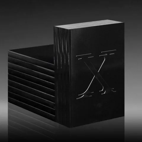 Display serif typeface design inspired by Giger's legacy