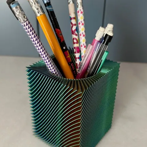 Nechiswa's 3D Printed Pencil Holder Is a Spiral Vase Study