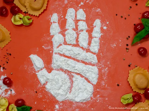 Food Typography at its finesse with Danielle Evans